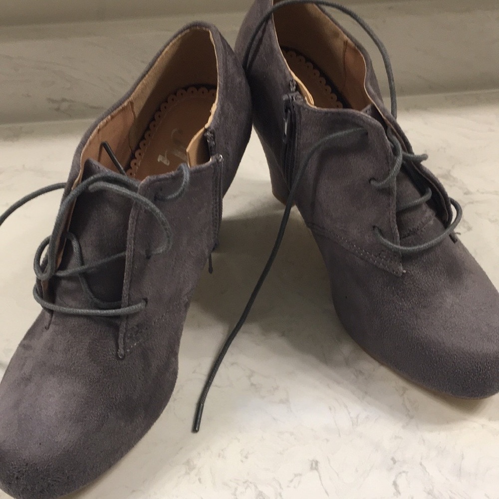 Suede gray loafers size 6